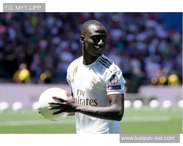 马卡：马塞洛之子恩佐-阿尔维斯首次入选欧青赛皇马U19大名单